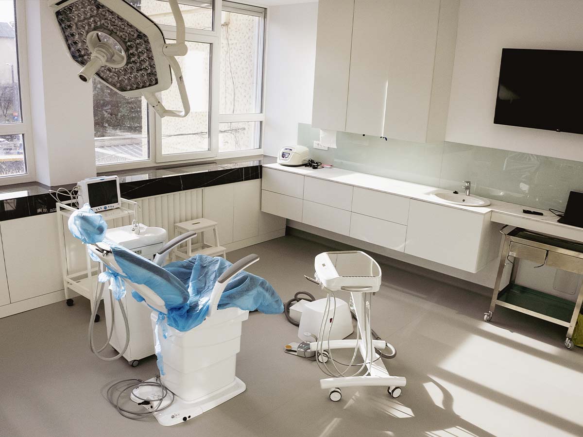 https://old.jadentstudio.ro/wp-content/uploads/2023/01/Chirurgie-scaun.jpg